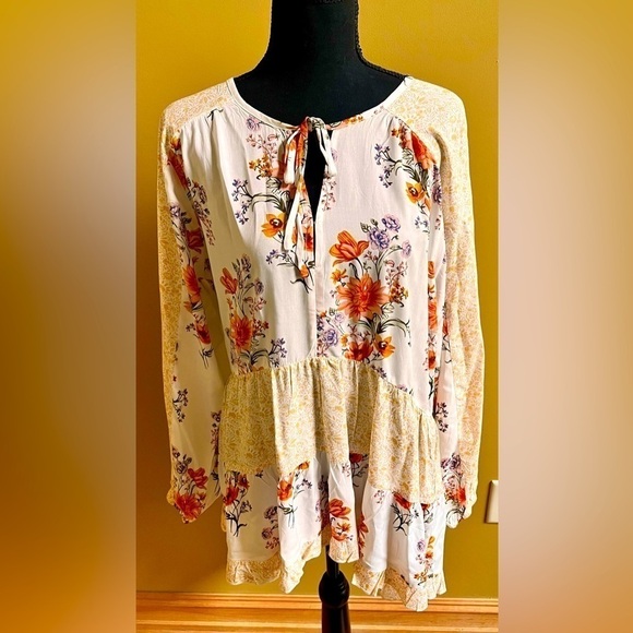 One Eleven North Tops - One Eleven North High Low floral blouse Size L Boho Chic Casual Flowy Loose Gift